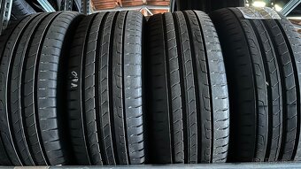 Prodám pneu 215/55 R18Continental - 2