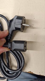 Napájecí kabel k PC. - 2