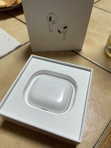 Sluchátka AirPods 3.generace (2021) - 2