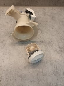Čerpadlo z pračky Whirlpool  TDLR 60110 - skvělý stav - 2