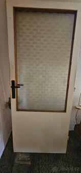 Dveře bílé se sklem 60cm 80cm - levé + pravé - za odvoz - 2