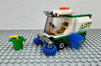 LEGO City 60249 - Čistící vůz - 2