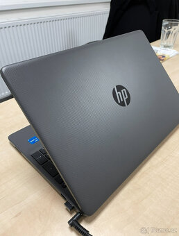 💻 HP 250 G9 – Intel i5 / 8 GB / 512 GB SSD – JAKO NOVÝ - 2