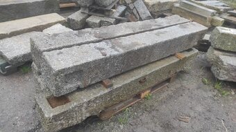 Staré kamenné překlady, sloupky, futra, ostění, 8 ks - 2