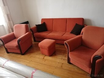 Sedací souprava 3+1+1 v kombinaci s tmavým dřevem - 2