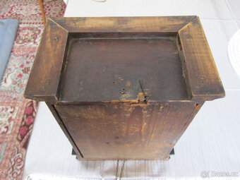 NÁSTĚNNÉ HODINY S PODMALBOU - 2