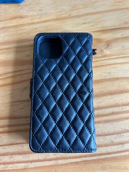 Zavírací kryt na iPhone 14 - 2