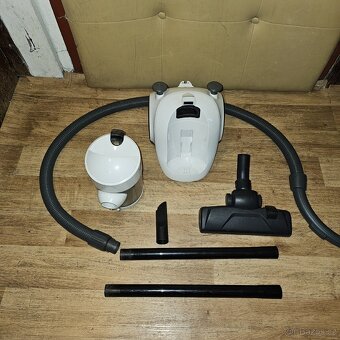 Bezsackovy vysavač - 2