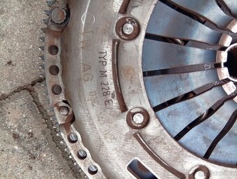 Prodám komplet spojku na vw golf 5,V, 1.4 TSI 103 kW - 2