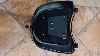 Úložný box na motorku nebo skutra. - 2