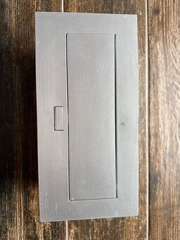 Vestavná zásuvková lišta do desky - 2