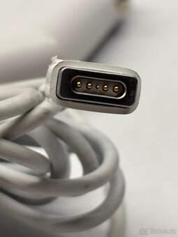 prodám auto adaptér pro MacBook Pro Unibody - 2