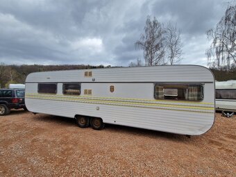 Velký karavan/ chata na kolech - 2