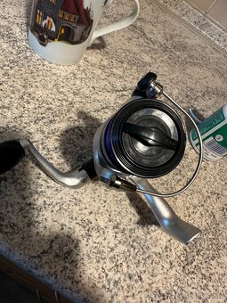 Naviják Daiwa Sweepfire E 2000C - 2