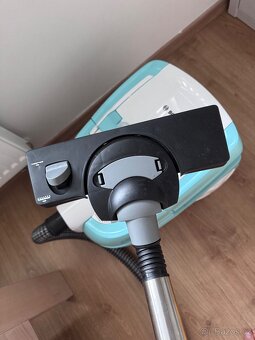 Vysavač BOSCH BWD420HYG AquaWash&Clean - 2