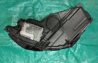 AUDI A4 B9 8W pravý světlomet LED MATRIX - 2