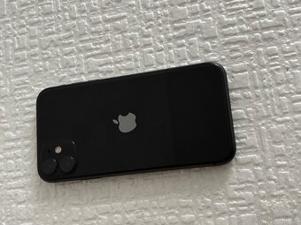 iPhone 11 64gb jak nový - 2