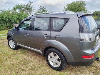 Mitsubishi Outlander - 2