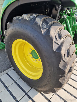 Pneu Industrial na traktor John Deeere 3R a 3020. - 2