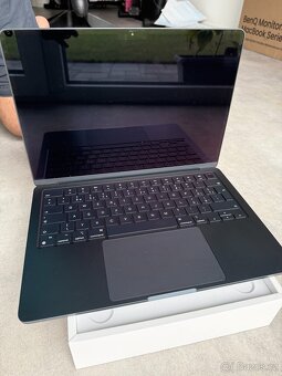 Apple MacBook Air 13”, M2 / 8GB / 256GB / temně inkous - 2