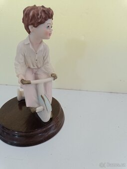Socha Capodimonte Italie. výš.17cm. - 2