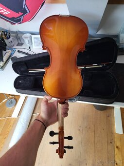 Housle Stagg 4/4 - 2