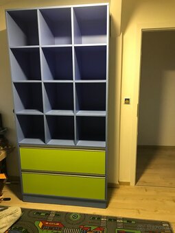 Detska postel a knihovna - 2