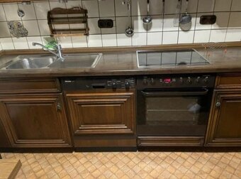 Tmavá rustikální kuchyňská linka se spotřebiči,5690 - 2