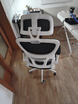 Kancelářské křeslo - 2