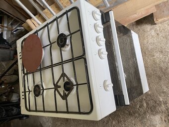 Prodám - plynový sporák MORA - 2