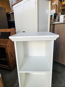 Knihovna - regál - 2