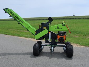 špalíkovač štěpkovač s dopravníkem a spalovacím motem 27HP - 2