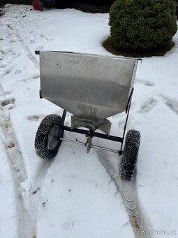 Rozmetadlo za traktor RV 200 - 2