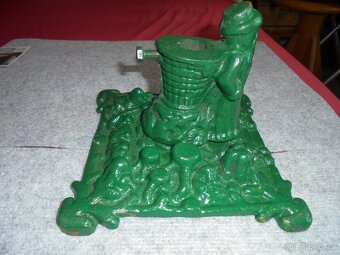 Litinový stojan na vánoční stromek - 2