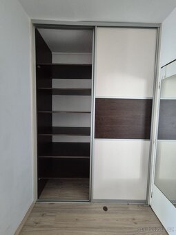 Vestavná skřín - 2