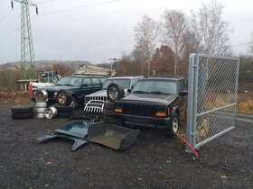 Jeep Cherokee XJ 2,5 TD ČERNÝ - 2