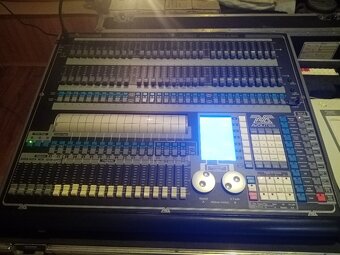 Prodám Avolites Pearl 2004 vč. case a příslušenství - 2