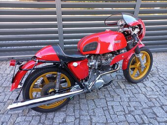 Triumph Bonneville T120R r.v.1969 s Doklady - 2