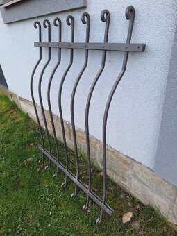 Kovaná okenní mríž - 2
