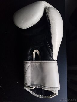 Profesionální boxerská rukavice KING velikosti 10oz - 2