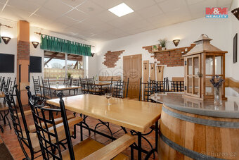 Prodej restaurace, 900 m2, Velké Heraltice - 2