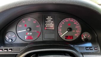 Audi S8 D2 + manuál - 2