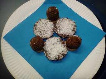 Vánoční cukroví AKCE KOŠÍČKY,VOSÍ HNÍZDA S LIKÉREM - 2