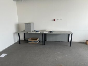 Šedý pracovní stůl HOBIS - 2