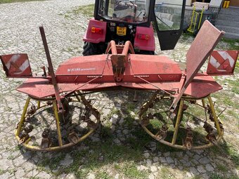 Obraceč a nahrnovač sena - 2