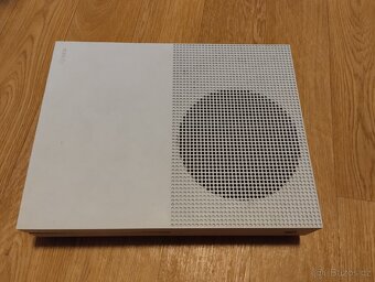 Xbox One S - 2