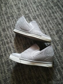 Krásné sportovní elegantní tenisky na klinku - 2