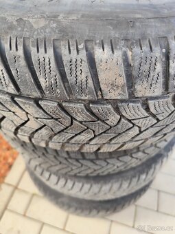 Zimní pneu 215/65 R16 - 2