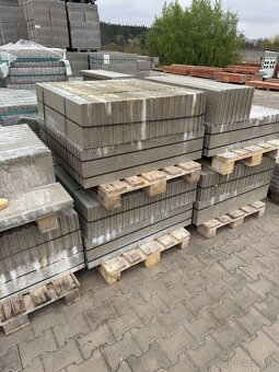 Prodám CS-Beton zahradní obrubník 100x25x5cm šedá přírodní - 2