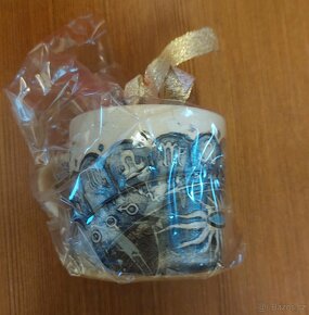 Vykrajovátka, hrnek, kůže na okna, česnek - 2